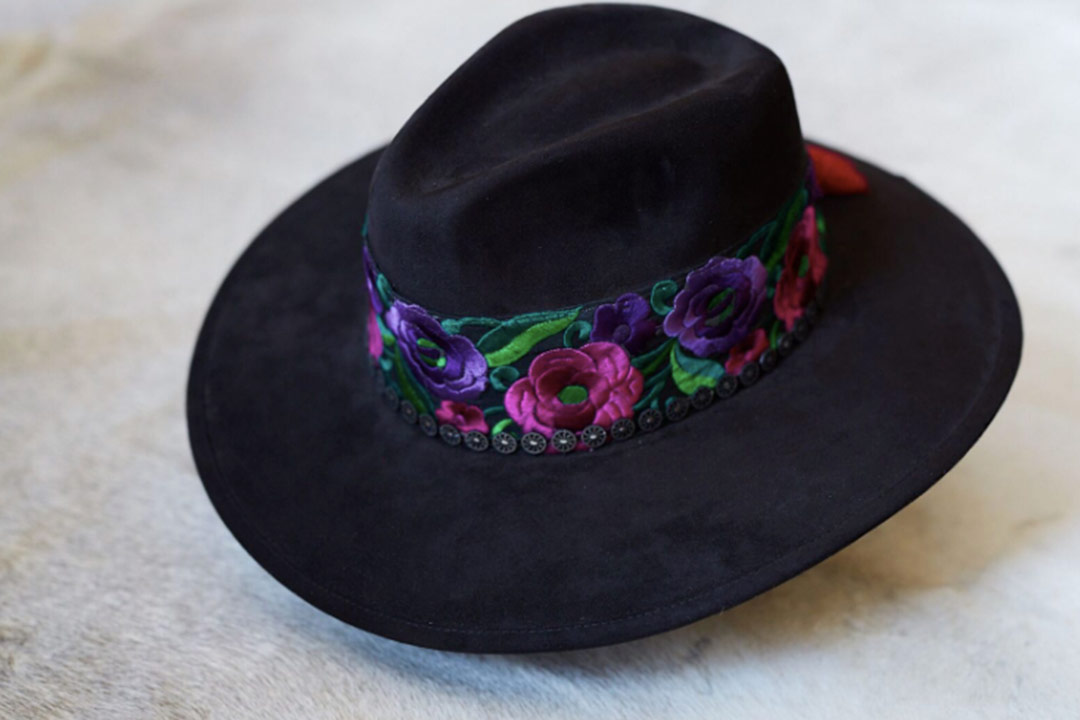 12 Flora Suede