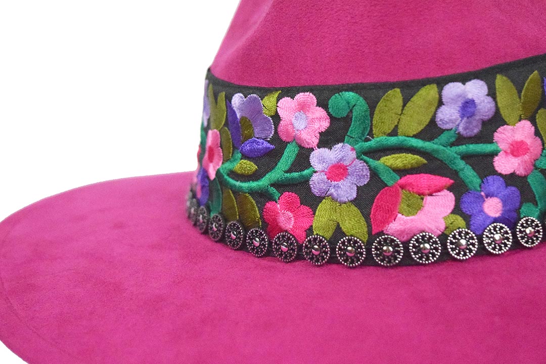 09 Flora Suede